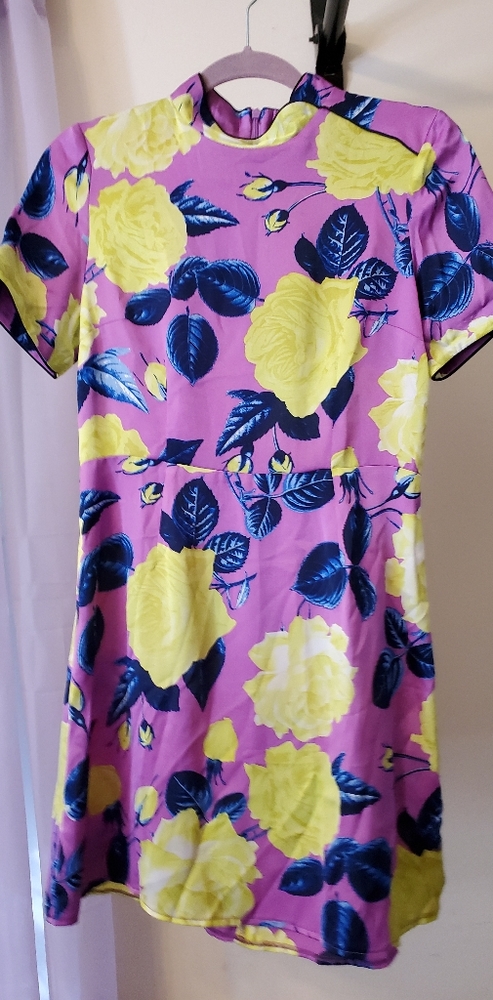 Beautiful floral silky dress ASOS nwt size 6